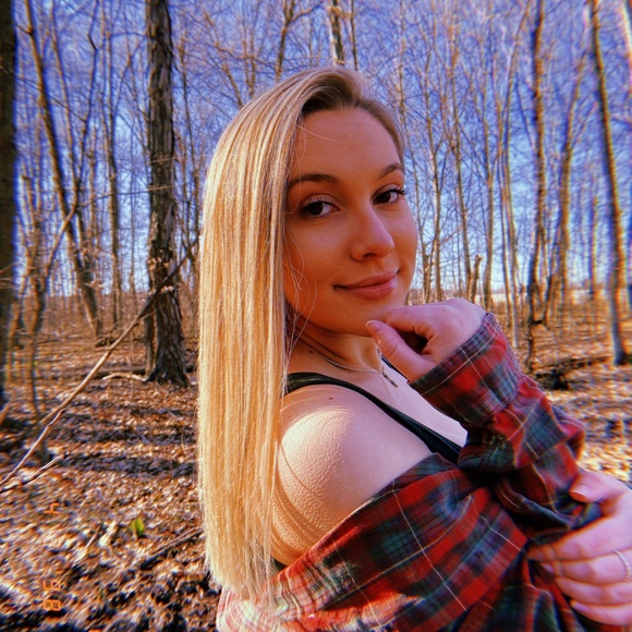 Meet your Posher, Claire - Picture 1 of 1